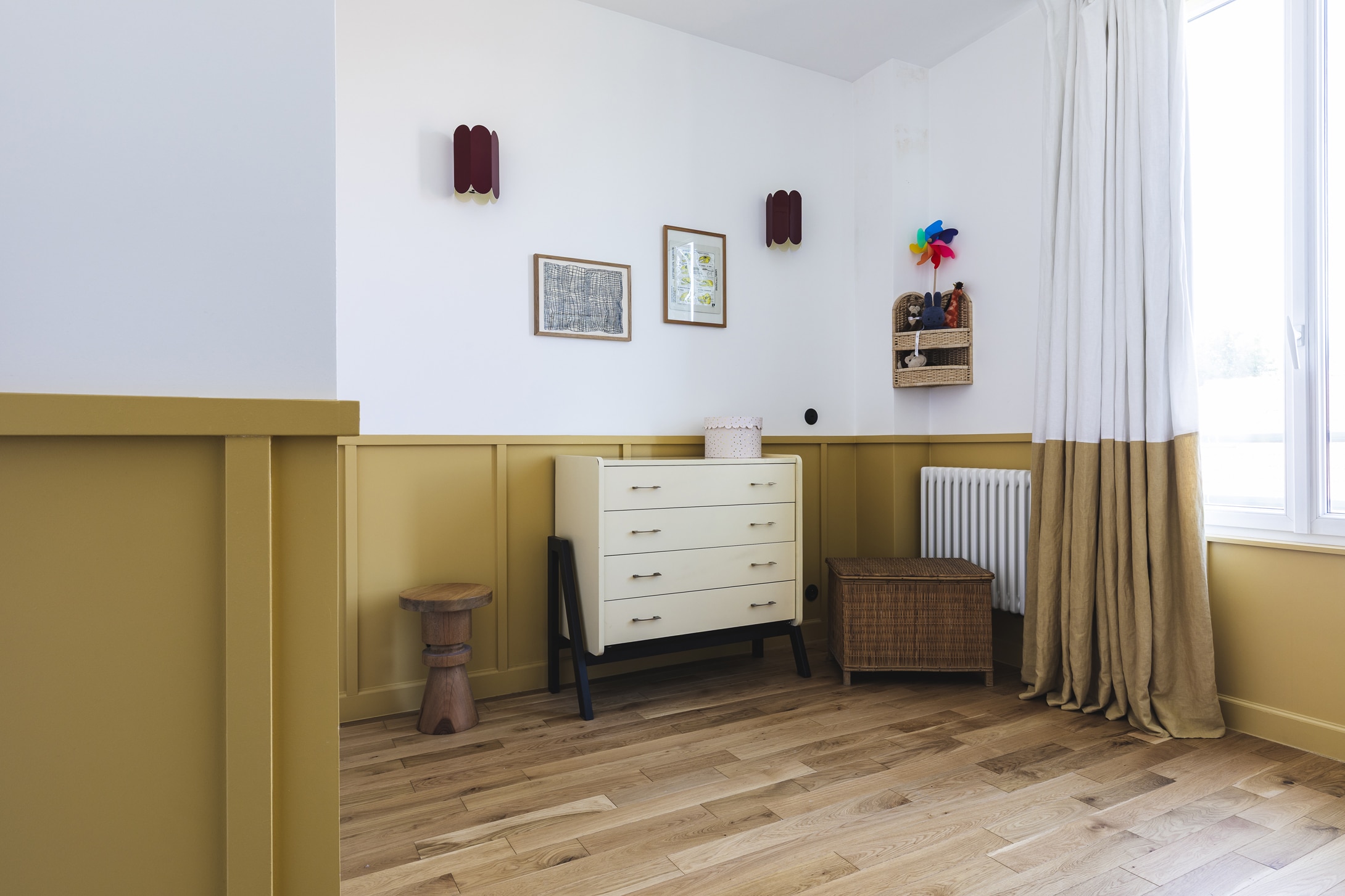 Chambre enfant jaune moutarde